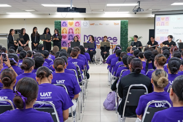 La UAT ofreció a sus universitarias el recital “Voces Violeta"