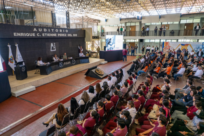 El Gral. Enrique García Jaramillo da conferencia en la UAT sobre seguridad nacional