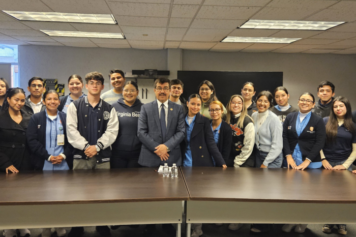 Rector de la UAT sostiene encuentro con estudiantes de la UAM Matamoros