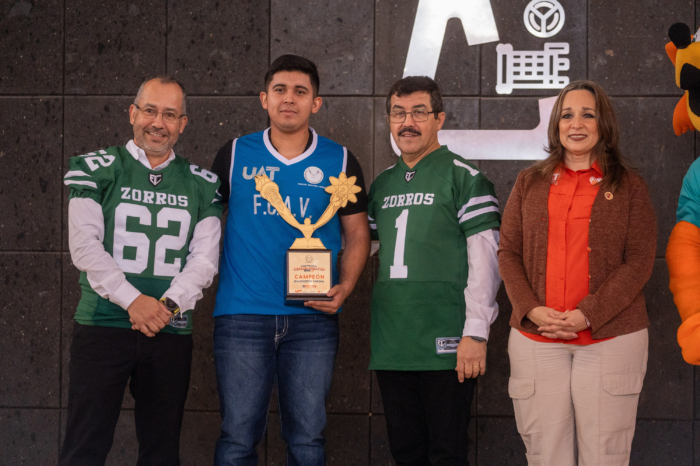 Rector de la UAT y universitarios conviven en jornada estudiantil