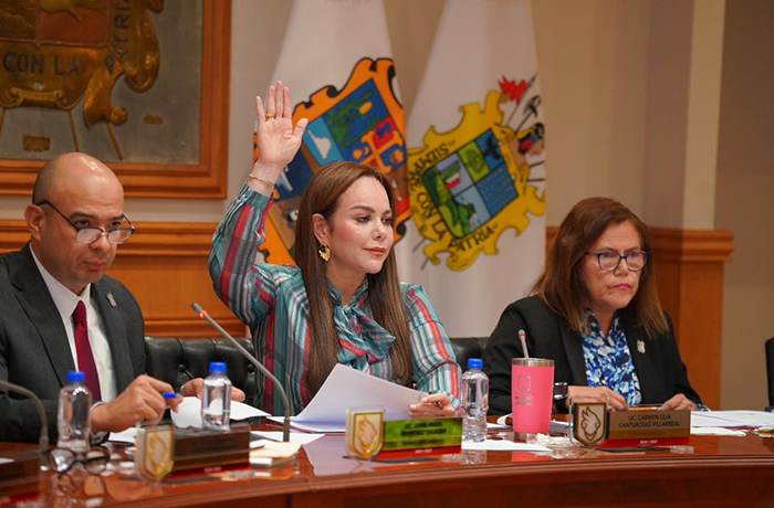 Refrenda alcaldesa compromiso con la educación; anuncia entrega de más de 8 mil becas