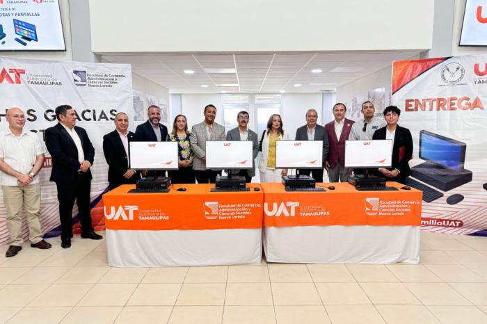Entrega rector de la UAT equipamiento a universitarios de Nuevo Laredo