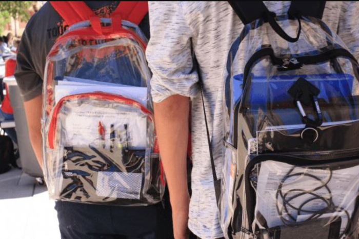 Estudiantes de la Prepa 1 llevarán mochilas transparentes el próximo ciclo escolar