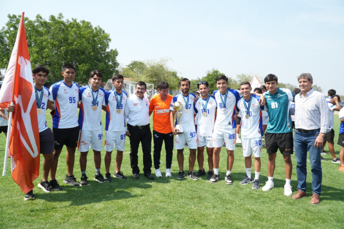 Recibe rector a los Correcaminos campeones de la Liga Premier