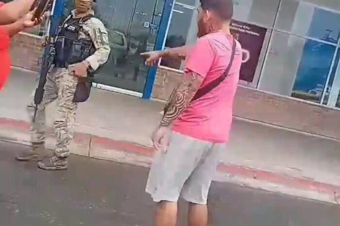 Militares roban dos teléfonos y dinero a joven en estacionamiento de Walmart