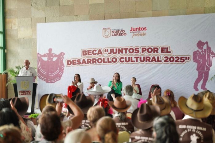 Carmen Lilia cumple: entrega más de 300 becas culturales