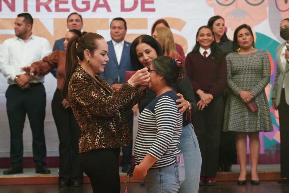 Entregan 260 lentes gratis en nueva jornada de apoyo visual