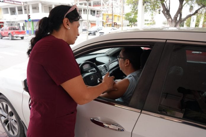 Más de 500 personas se protegen contra enfermedades respiratorias en jornada de vacunación Drive Thru