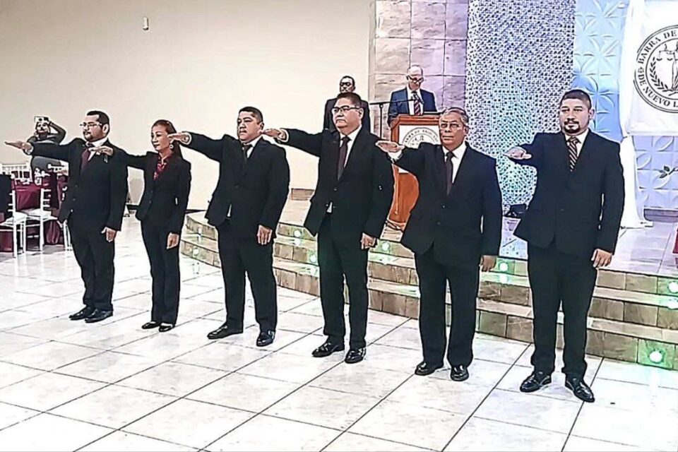 Rinde protesta la nueva Mesa Directiva de la Barra de Abogados