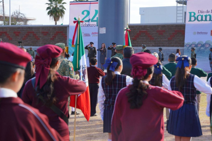 Carmen Lilia encabeza emotiva ceremonia del Día de la Bandera en Nuevo Laredo