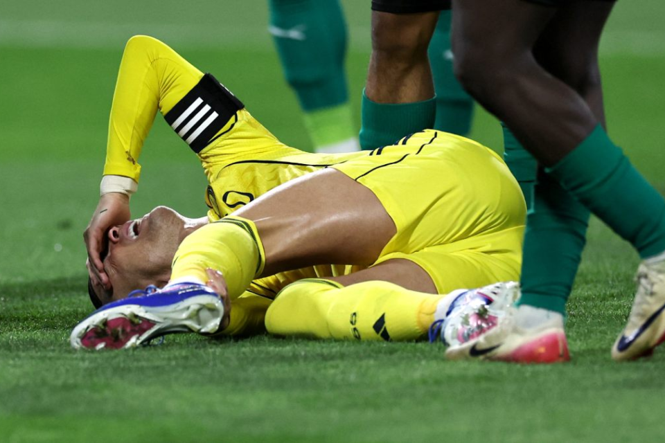 Lesión de CR deja en duda su participación ante México