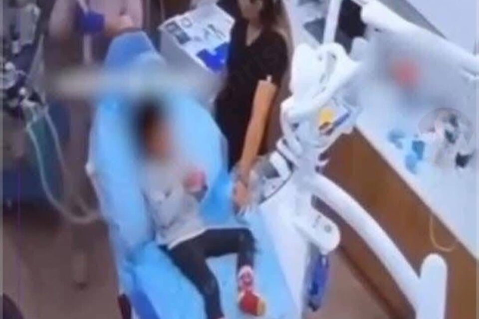 ¡Fue al dentista y ya no volvió! Niña de 4 años muere tras ser sedada en pleno tratamiento dental