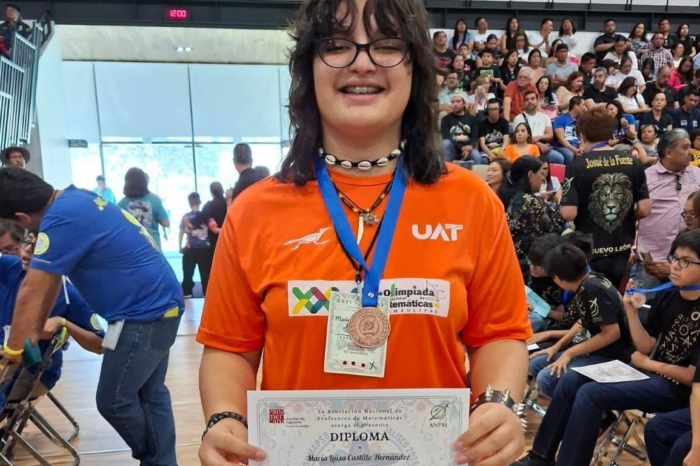 Alumna del IAES conquista medalla nacional en Matemáticas