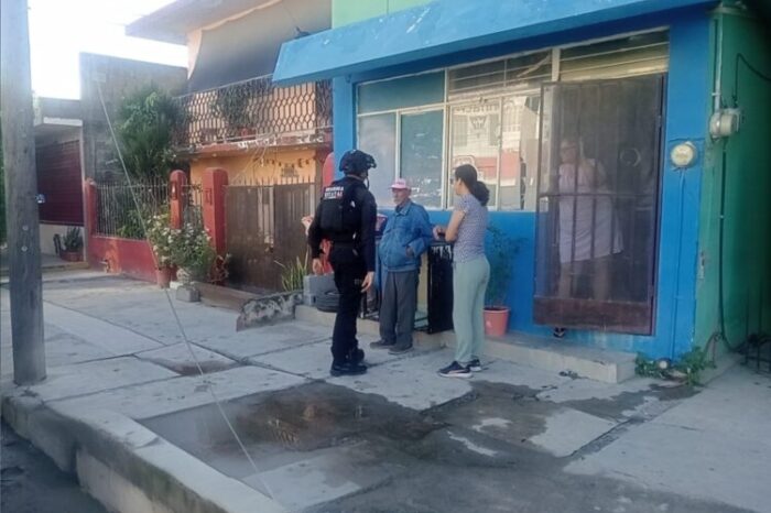 Guardia Estatal ayuda a adulto mayor extraviado a regresar con su familia en Ciudad Victoria