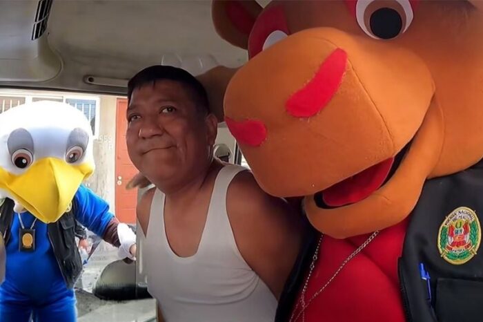 Policías se disfrazan de mascotas del Mundial de futbol para detener a un delincuente en Perú