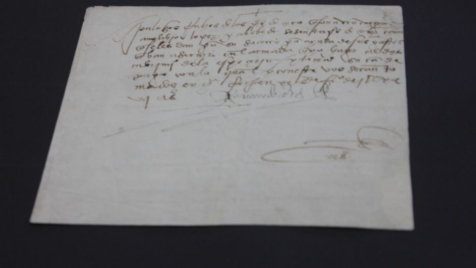éxico recupera documento firmado por Hernán Cortés que fue robado hace más de 30 años