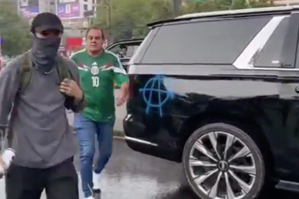 "¡Asesino!": así encararon a Cuauhtémoc Blanco antes del partido del Tri