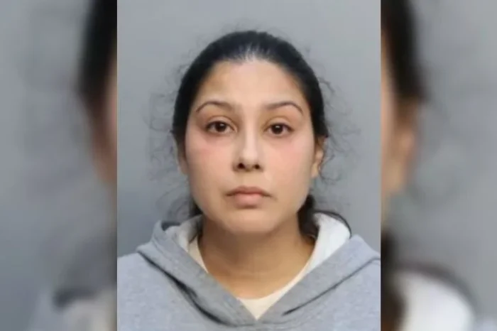 Madre en Florida es acusada de encadenar a su hija de 13 años bajo el sol y abandonarla afuera de una vivienda