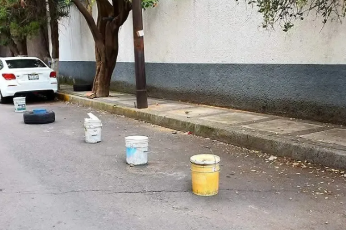 ¡Adiós a las sillas y botes! Ya está prohibido apartar estacionamientos en Tamaulipas