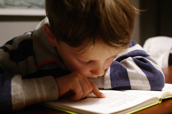 Adiós al celular en las escuelas! SEP prepara estrategia para que alumnos vuelvan a los libros