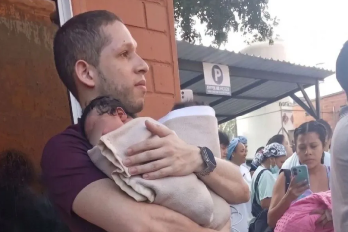 Pediatra pone a salvo a 10 bebés durante fuerte sismo en Colombia