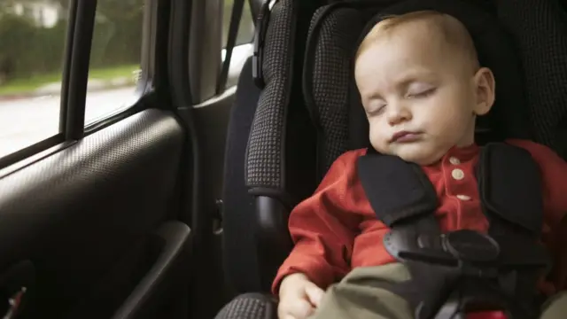 “Solo serán unos minutos”… dejar a un niño en el auto puede terminar en tragedia