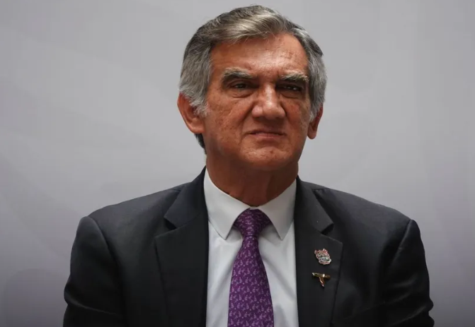Américo Villarreal rechaza Pase Turístico de Nuevo León y defiende libre tránsito