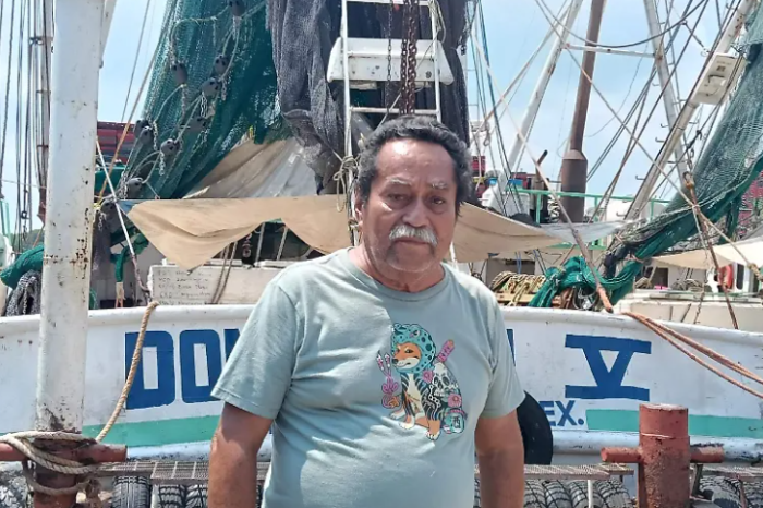 Su barco se incendió y pasó 18 horas en el mar; hoy, a los 67 años, vuelve a zarpar