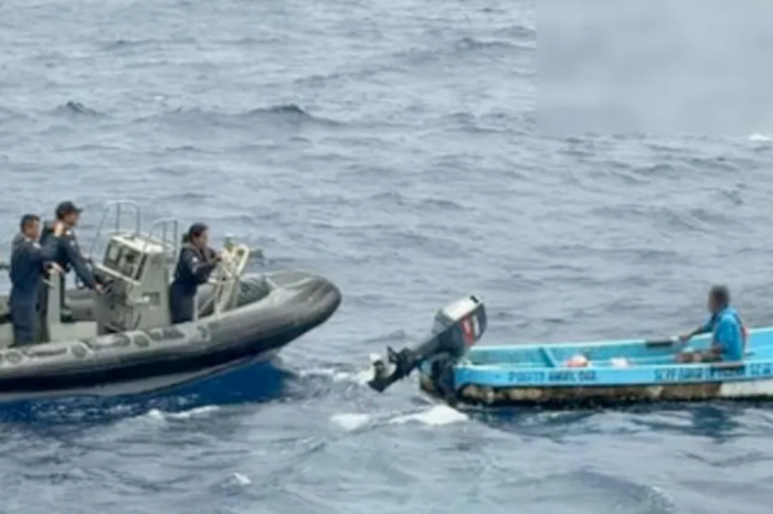 Rescatan con vida a pescador tras ocho días a la deriva frente a Oaxaca