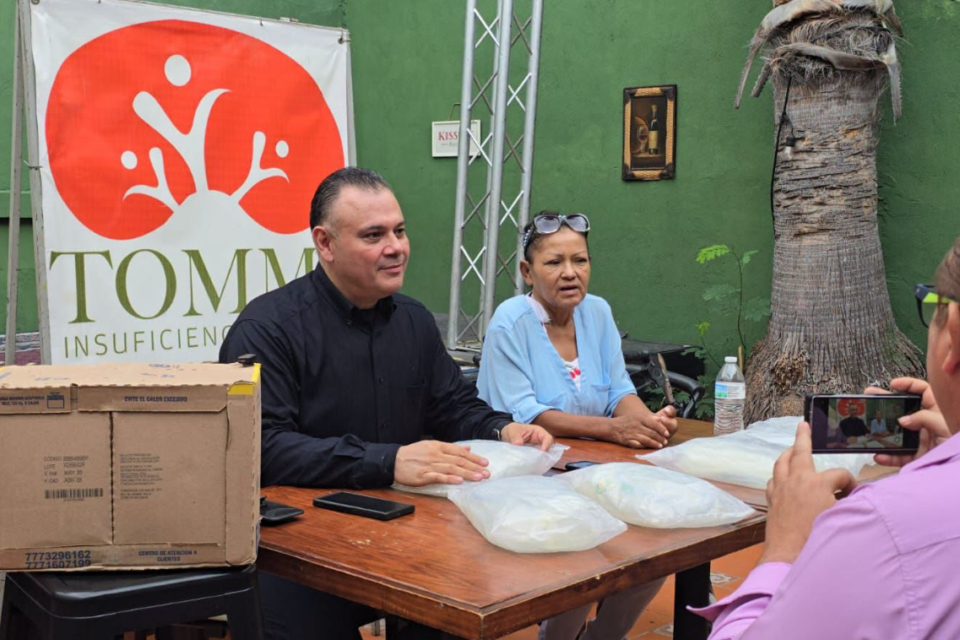 Fundación TOMMI apoya a pacientes renales de Nuevo Laredo con insumos para diálisis