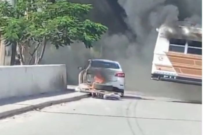 Muere hombre al chocar contra vehículo quemado durante bloqueos en Matamoros