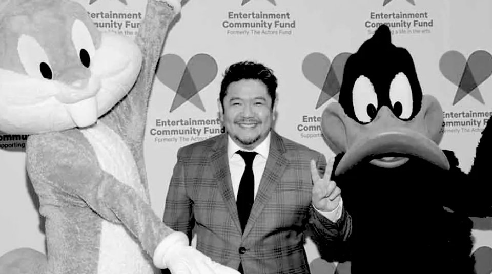 Muere Eric Bauza, voz de Bugs Bunny y el Pato Lucas