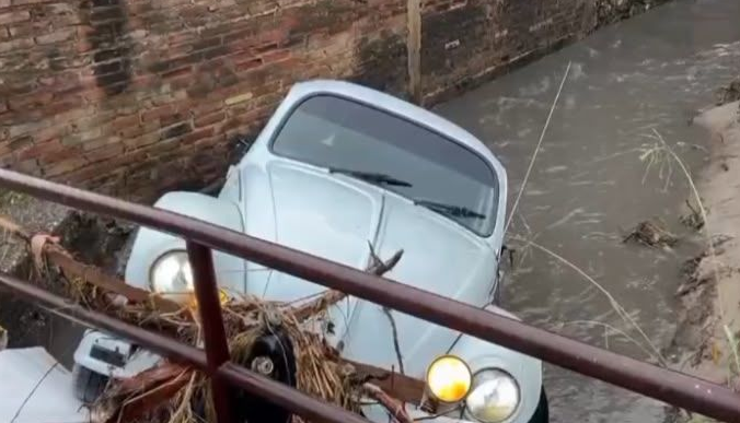 ¡Era su primer auto! Joven logra salir con vida tras ser arrastrado por la corriente en Tampico