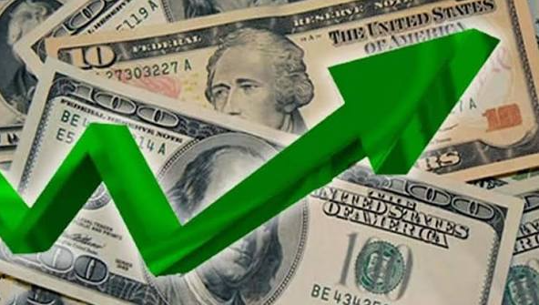 ¡Se dispara el dólar en Nuevo Laredo! Llega a $18.40 y cambia las compras en la frontera