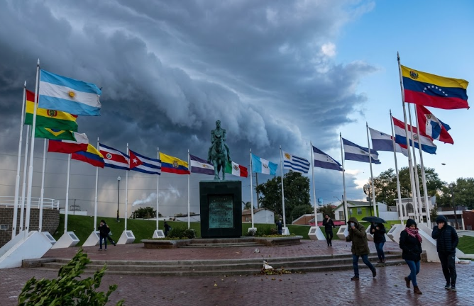 🥶 ¡A sacar la chamarra! Frente frío le pega a los Dos Laredos y la temperatura caerá hasta los 12°C