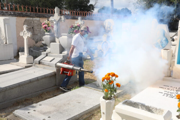 ¡Atención si visitarás un panteón! Fumigarán los cinco de Nuevo Laredo antes del Día de Muertos