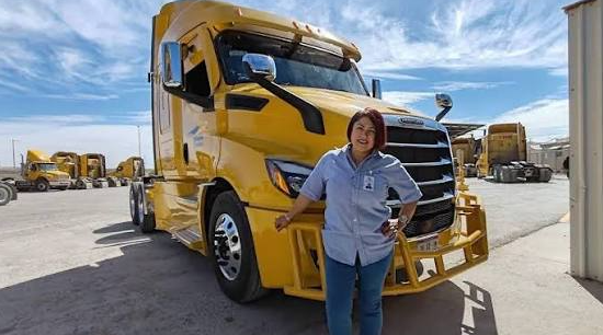 🚛 ¡Buscan mujeres al volante de tráileres en Nuevo Laredo! La industria enfrenta falta de choferes