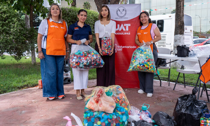Campaña «Recolecta» de la UAT dona tapitas de plástico a «Un Cachito de Luz»