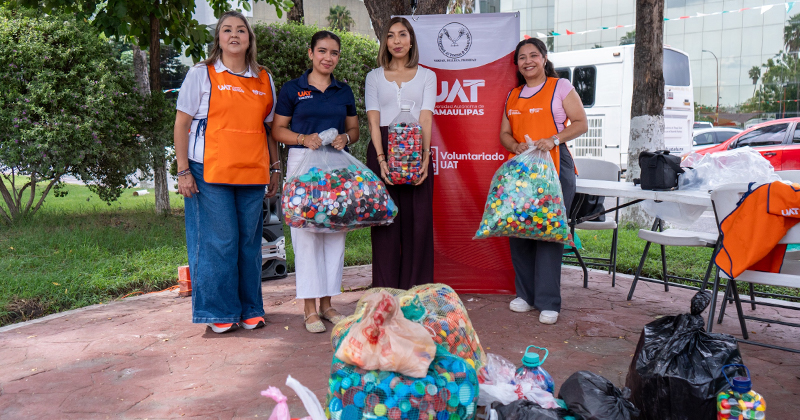 Campaña «Recolecta» de la UAT dona tapitas de plástico a «Un Cachito de Luz»